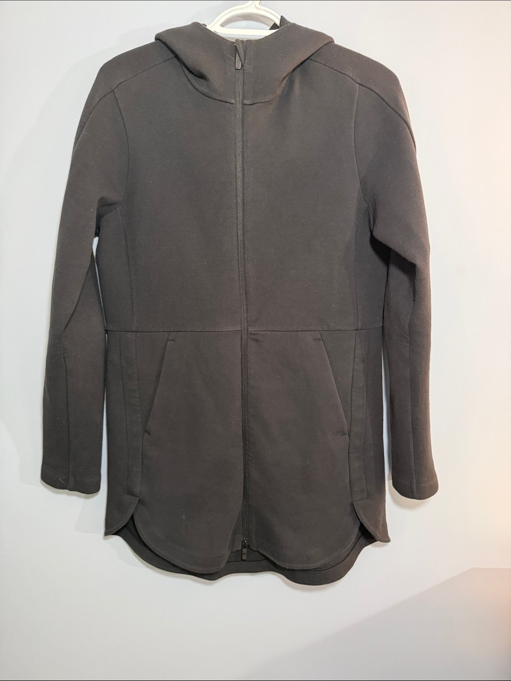 lululemon athletica Women's Black Hooded Zip Jacket SZ 6